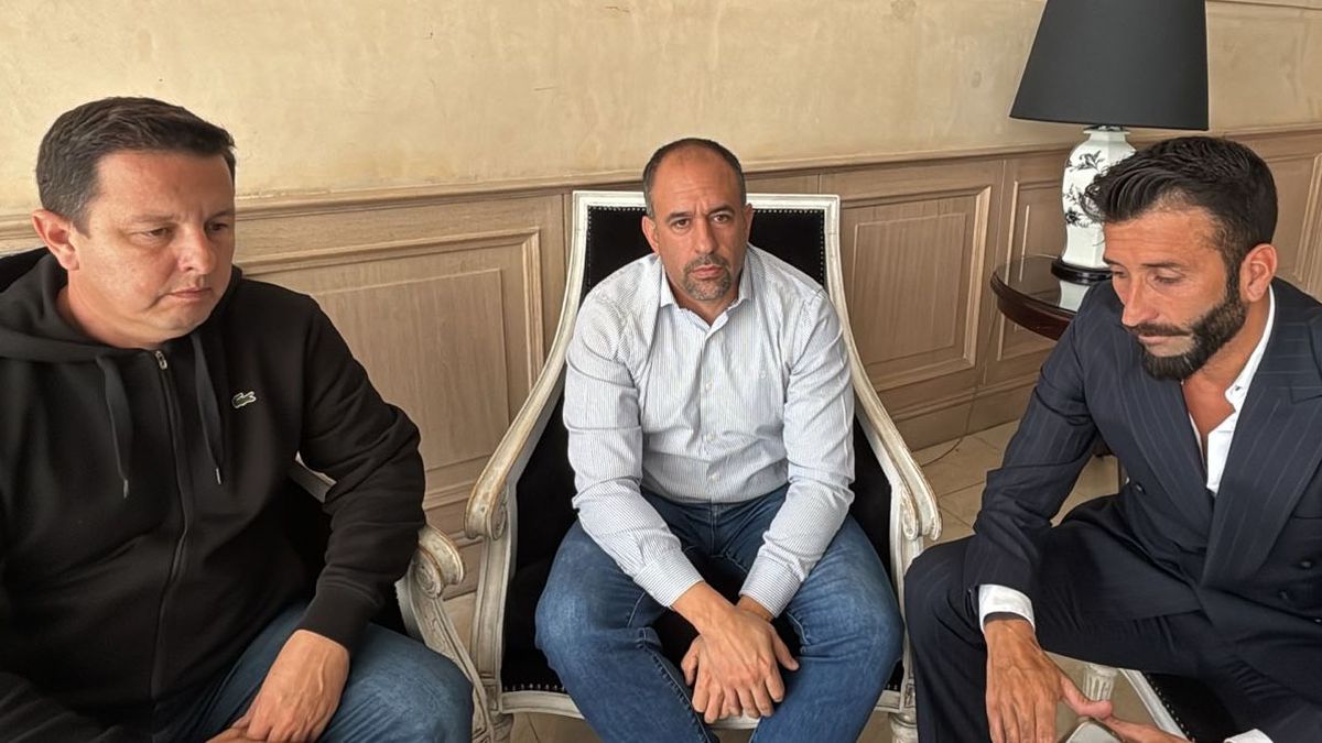 Los mendocinos Juan Manuel Zuloaga y Juan Pablo Rua acompañados de su abogado Roberto Castillo. Los mendocinos Juan Manuel Zuloaga y Juan Pablo Rua acompañados de su abogado Roberto Castillo.