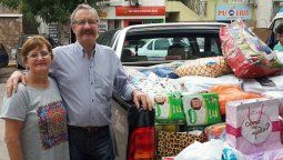 Cumplieron 35 años de casados y lo celebraron con donaciones al hospital San Roque