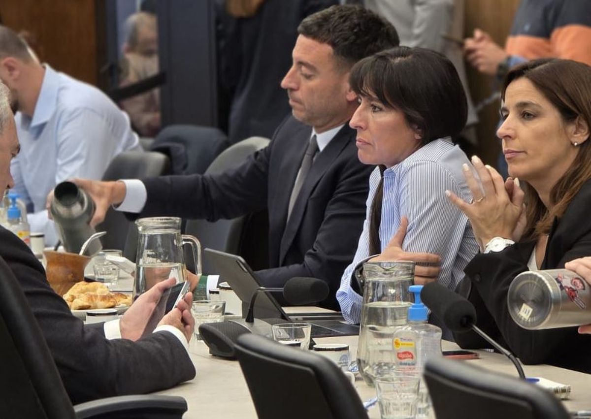 Con  la participación de Verasay, oficialismo y aliados buscan postergar el tratamiento del Presupuesto