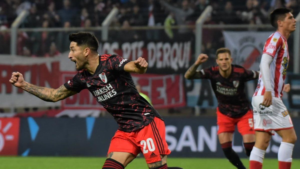 Milton Casco hizo el primer gol de River en San Luis ante Barracas Central