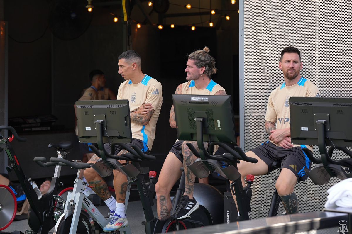 Lionel Messi realizó trabajos regenerativos en el entrenamiento post triunfo ante Ecuador. Lionel Messi realizó trabajos regenerativos en el entrenamiento post triunfo ante Ecuador.
