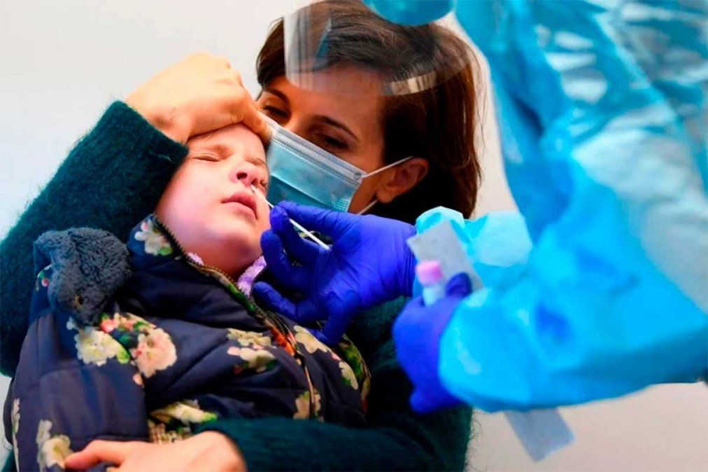 Según investigadores de Estados Unidos, el síndrome inflamatorio multisistémico se está presentando de forma más grave en niños y adolescentes con coronavirus. Foto: Gentileza Efe.