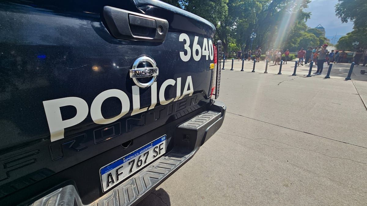 Los manifestantes llegaron a la Legislatura donde se enfrentaron con policías. Imagen ilustrativa. Los manifestantes llegaron a la Legislatura donde se enfrentaron con policías. Imagen ilustrativa.