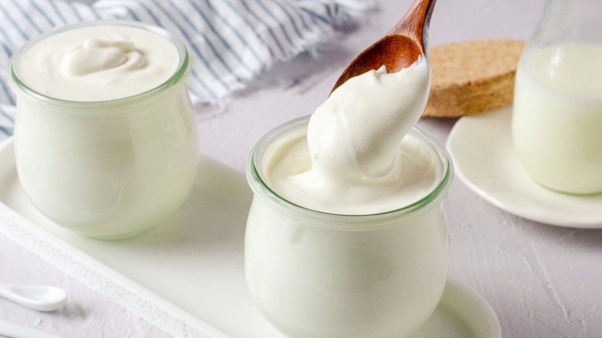 Yogurt natural casero y espeso la receta riquísima con 3 ingredientes