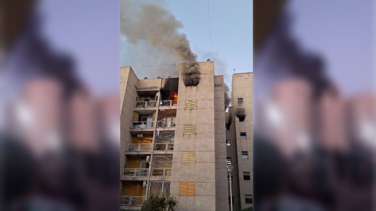 Las columnas de humo negro se vieron desde varias partes de la Capital y causó alarma. Las columnas de humo negro se vieron desde varias partes de la Capital y causó alarma.