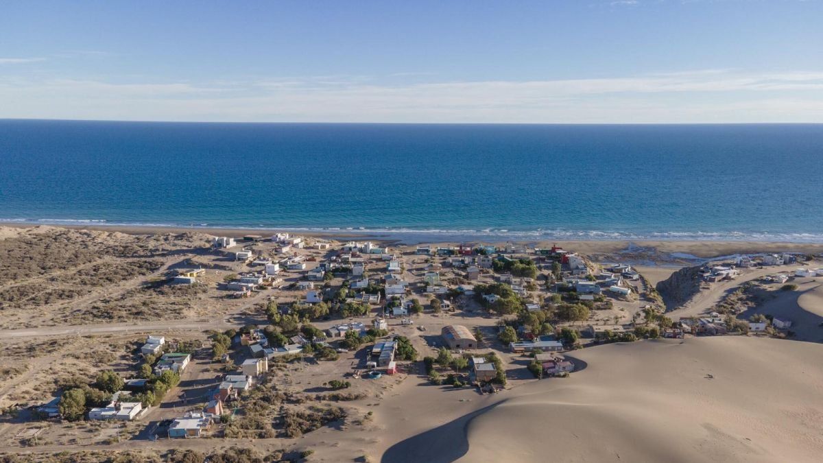 Bahía Creek es conocido como el Caribe de la Patagonia. Bahía Creek es conocido como el Caribe de la Patagonia.