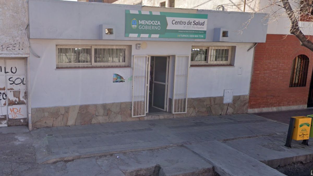 Según la denuncia de un laboratorio bioquímico, en el centro de salud 237 de la Provincia de Mendoza, se están haciendo PCR truchos utilizando la clave del lugar para cargar los datos en el sistema SISA. Por estos análisis fraguados y que dan negativo, cobran $3.000.