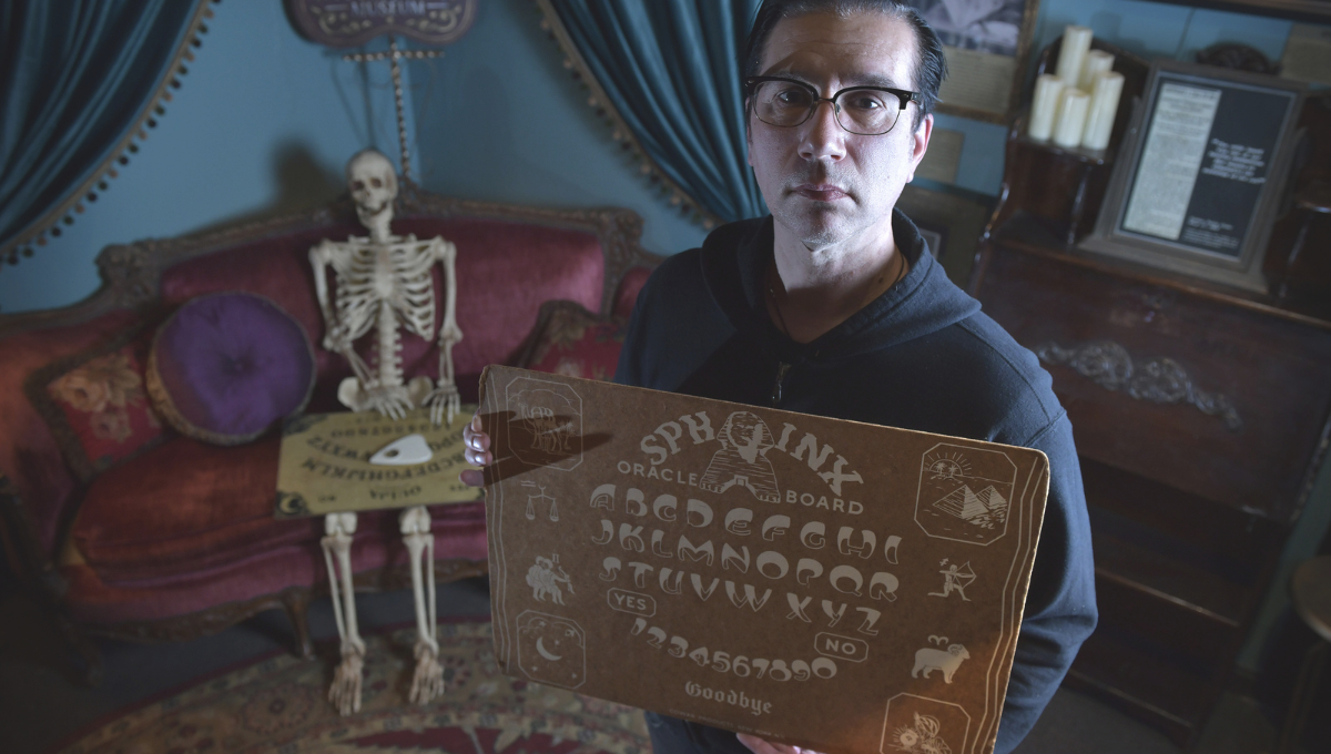 Cómo es el aterrador Museo de la Ouija donde ocurren fenómenos paranormales.