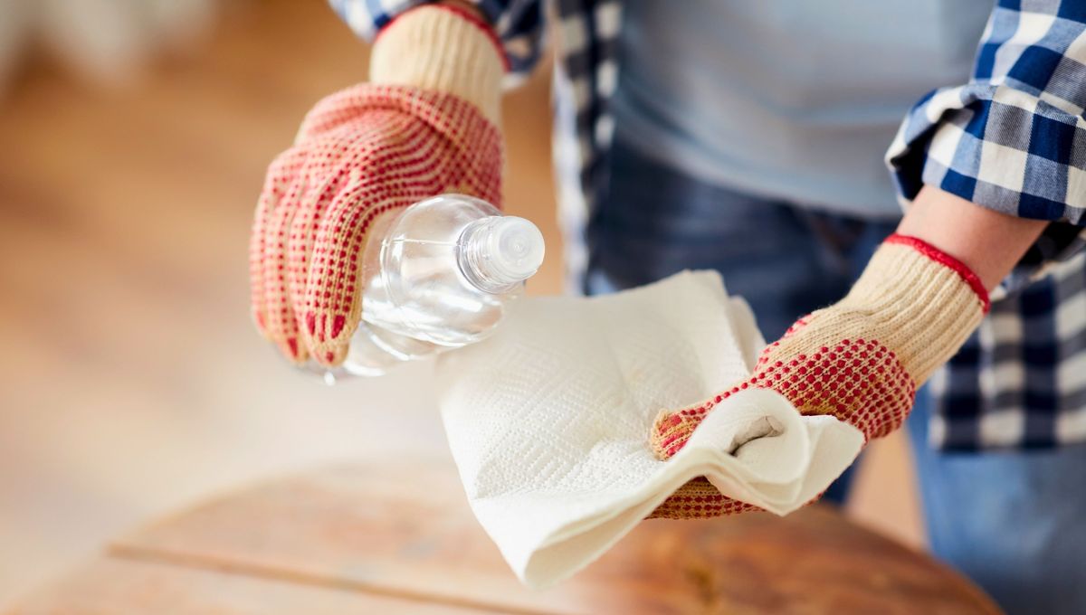 Dos productos que se usan para pintar. Dos productos que se usan para pintar. 