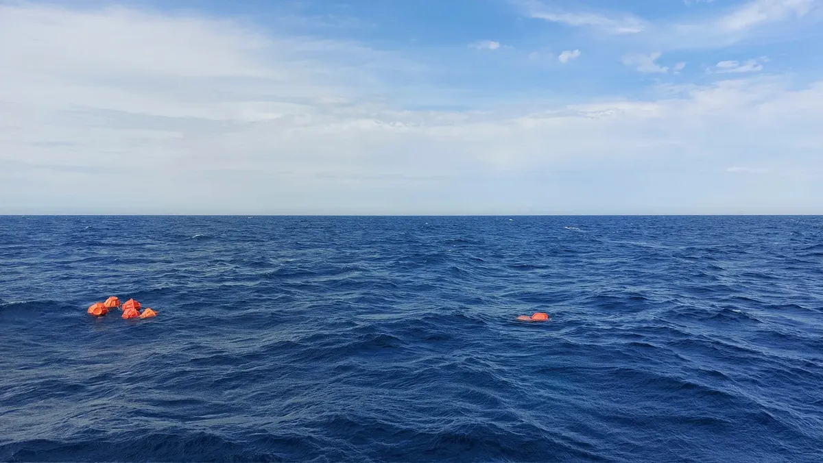 El mercurio es extremadamente tóxico, y llega al mar de muchas maneras. El mercurio es extremadamente tóxico, y llega al mar de muchas maneras.
