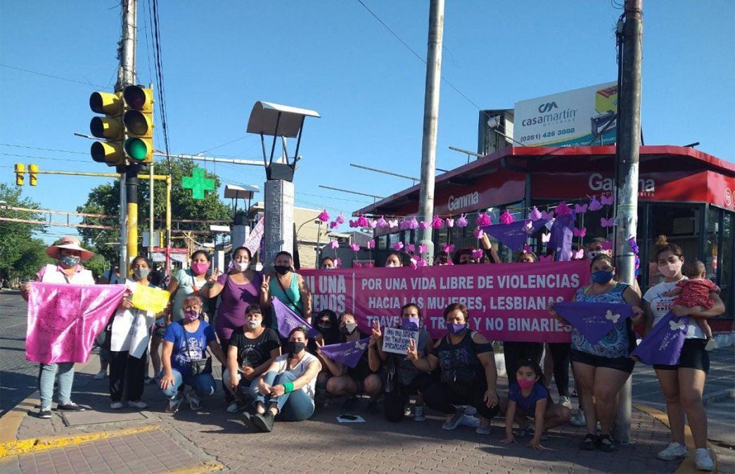 Día contra la violencia de género. En Mendoza hubo encuentros y caravanazo.