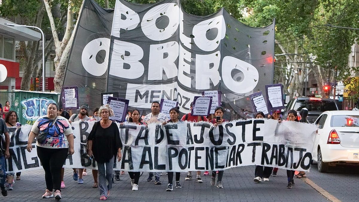 Organizaciones sociales marcharán en Mendoza, como en todas las provincias del país, para protestar por las medidas económicas del gobierno de Javier Milei. Organizaciones sociales marcharán en Mendoza, como en todas las provincias del país, para protestar por las medidas económicas del gobierno de Javier Milei.