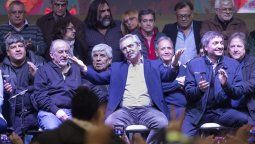Con Alberto Fernández  en primera fila la CTA acordó su regreso a la CGT