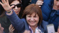 Patricia Bullrich, presidenta del PRO, fue escrachada frente a su casa por un periodista militante, en uno de los episodios más payasescos de los que se tenga memoria.