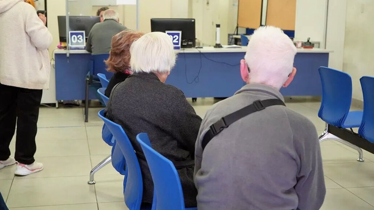 El gobierno de Javier Milei le aplicará a la jubilación mínima un aumento del 1,5%. El gobierno de Javier Milei le aplicará a la jubilación mínima un aumento del 1,5%.