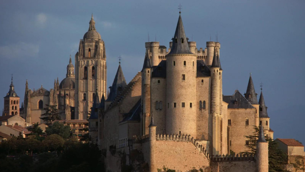 Así son los 3 castillos que sirvieron de inspiración para las películas de Disney. Así son los 3 castillos que sirvieron de inspiración para las películas de Disney.