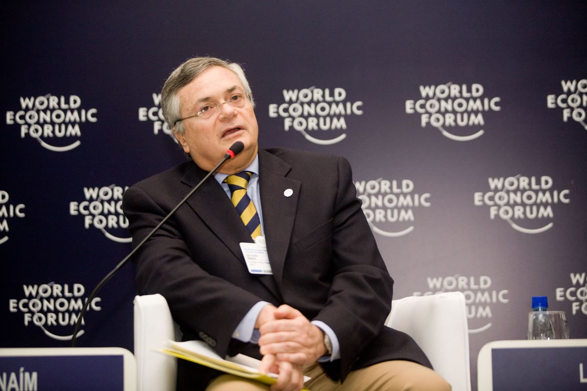Moisés Naím es uno de los pensadores más lúcidos de la actualidad. Es escritor y columnista de los diarios más prestigiosos del mundo.