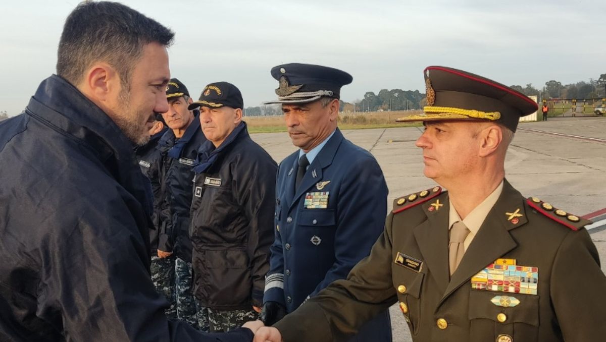 Petri este jueves en Mar del Plata, camino al portaaviones George Washington. Petri este jueves en Mar del Plata, camino al portaaviones George Washington.