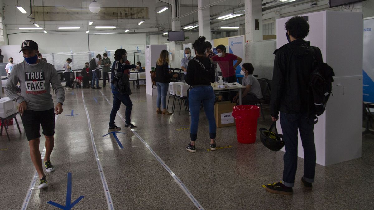 Residentes chilenos en Argentina, votaron el plebiscito para cambiar o no la actual Constitución de Chile, redactada durante la dictadura de Pinochet.