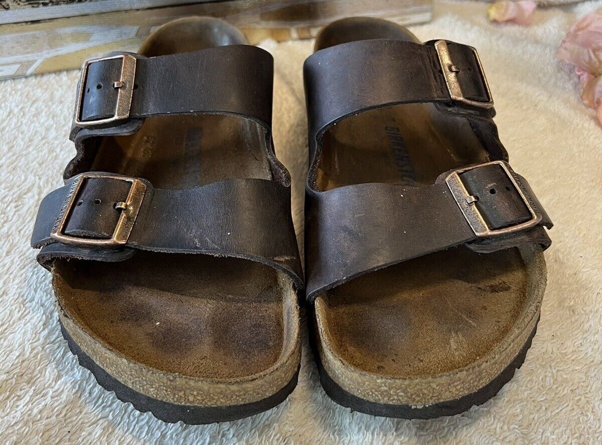 Deja las sandalias como nuevas con este truco casero.