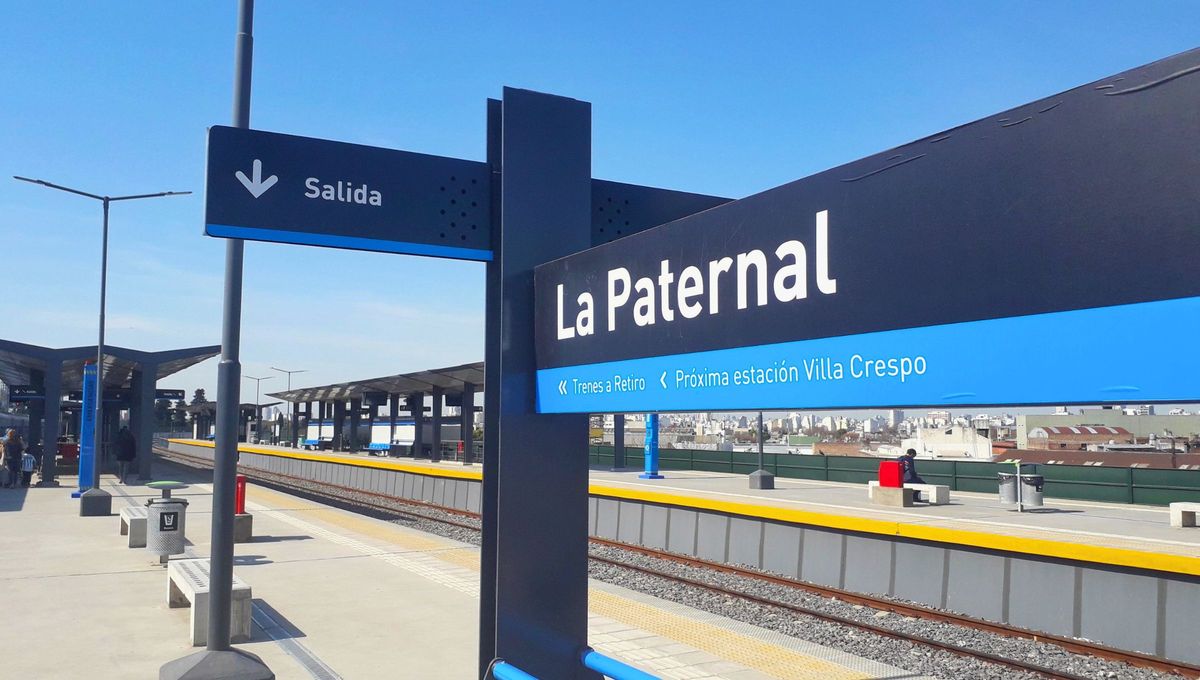 Aquella estación de tren no solo dio origen al nombre de este barrio, sino que, además, llegó a tener un playón de cargas asociado a la llegada de vino desde Mendoza. Fuente Wikipedia. Aquella estación de tren no solo dio origen al nombre de este barrio, sino que, además, llegó a tener un playón de cargas asociado a la llegada de vino desde Mendoza. Fuente Wikipedia.