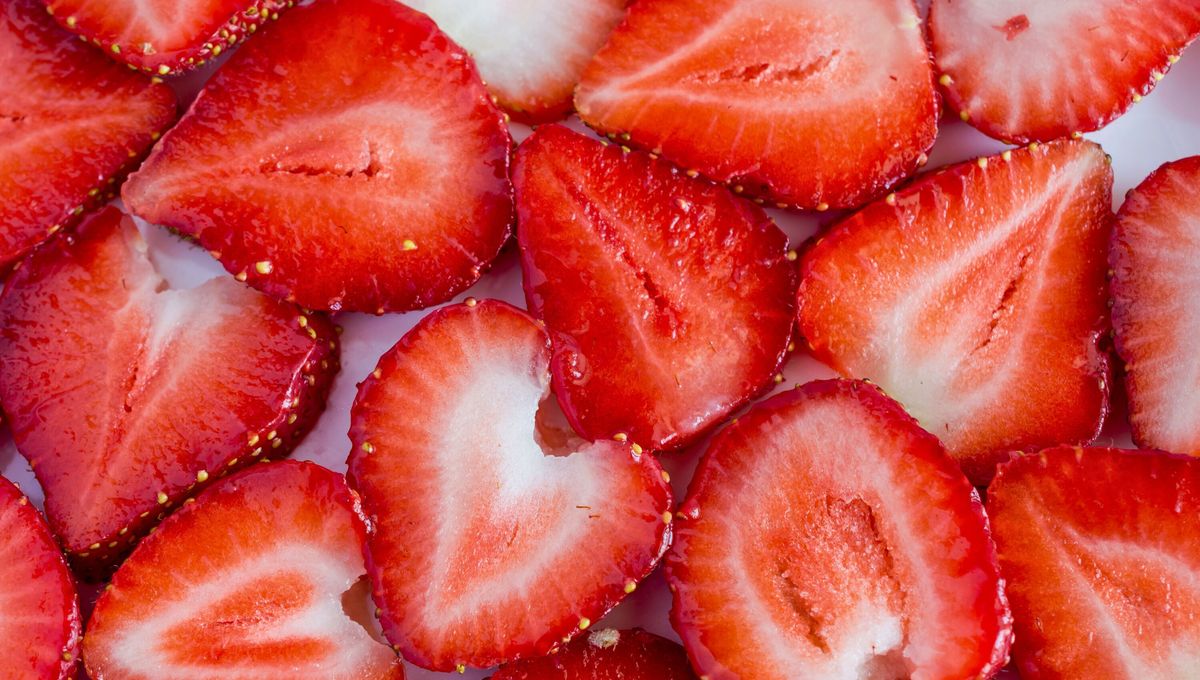 La frutilla queda muy bien en ensaladas, postres y tartas dulces La frutilla queda muy bien en ensaladas, postres y tartas dulces