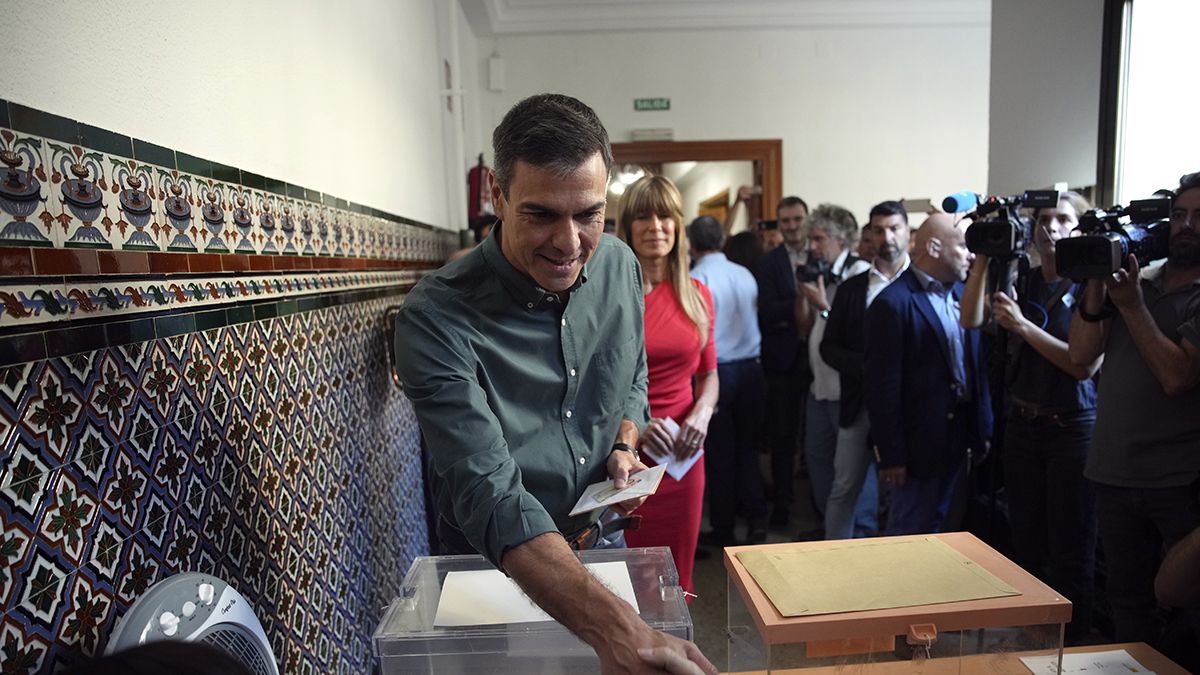 Elecciones en España. Vota el presidente Pedro Sánchez.