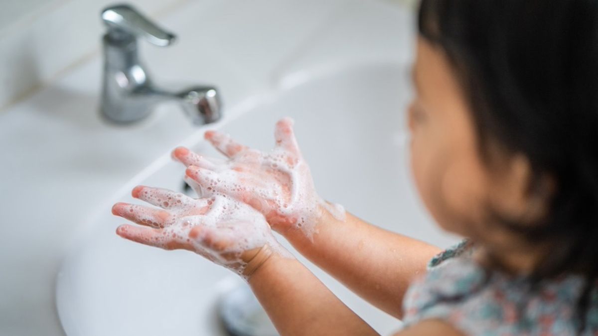 Los niños pueden actuar como agentes de cambio y transmitir las “lecciones de lavado de manos” que aprenden en la escuela Los niños pueden actuar como agentes de cambio y transmitir las “lecciones de lavado de manos” que aprenden en la escuela