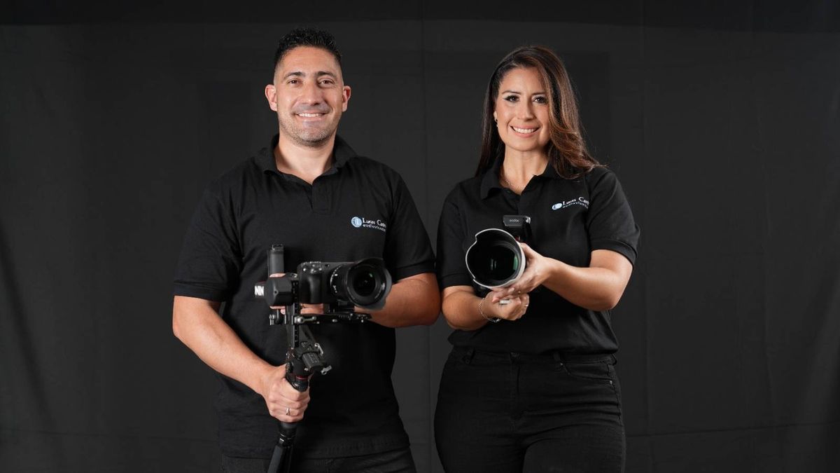 Junto con su esposa forman un equipo que incorporó drones, nuevas herramientas de edición, automatizaciones e inteligencia artificial. Junto con su esposa forman un equipo que incorporó drones, nuevas herramientas de edición, automatizaciones e inteligencia artificial.