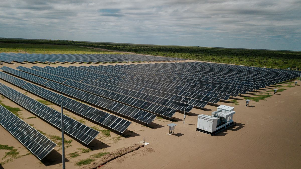 El tamaño del parque Helios, aún si se lo mira desde el aire, es impactante. Un paso adelante para las energías renovables de la Argentina.