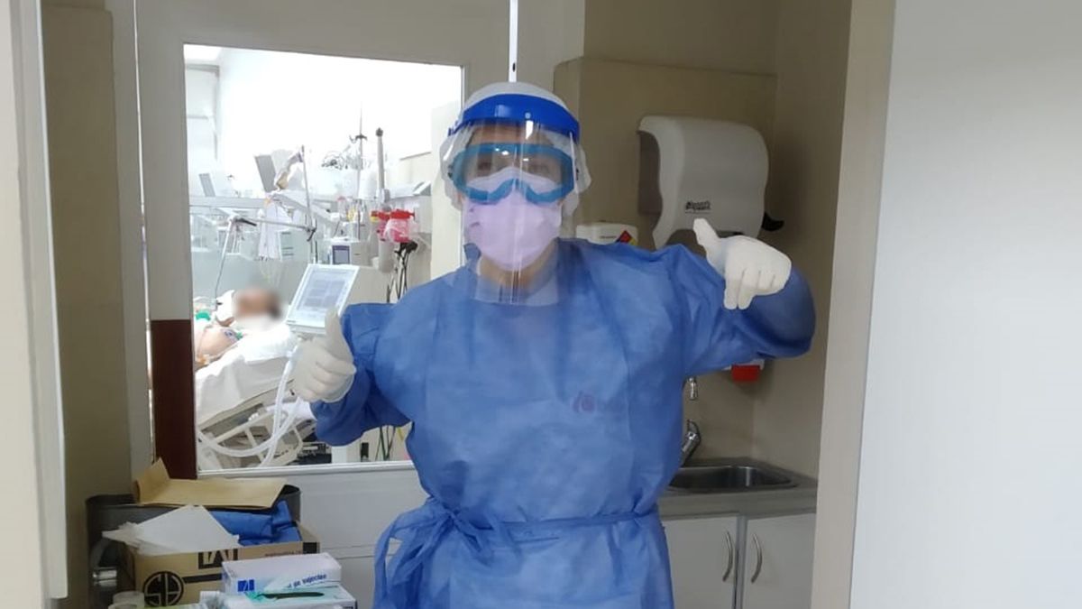 Cecilia Quiroga, jefa de Terapia Intensiva, aseguró que los médicos están desbordados por el incremento de casos de Covid-19