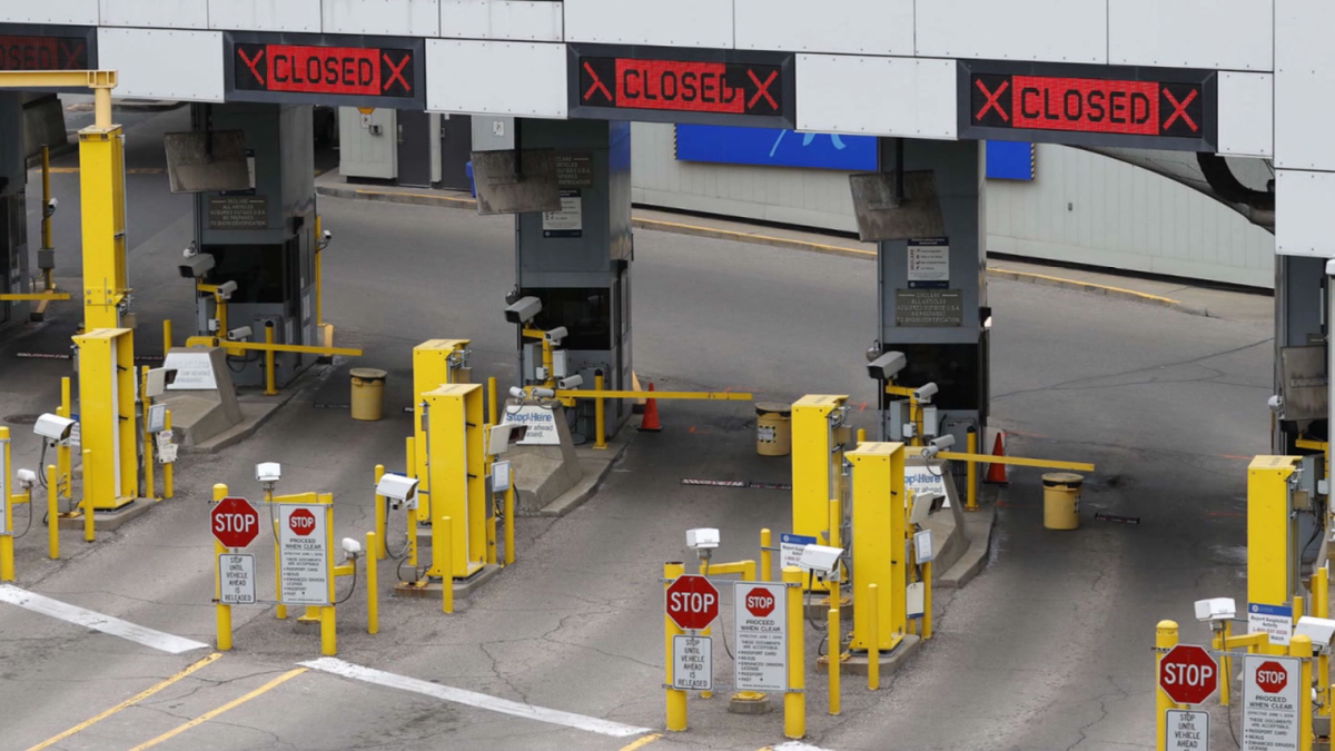 Estados Unidos ha tenido problemas en el cruce de fronteras con países latinos y también con Canadá. Estados Unidos ha tenido problemas en el cruce de fronteras con países latinos y también con Canadá.