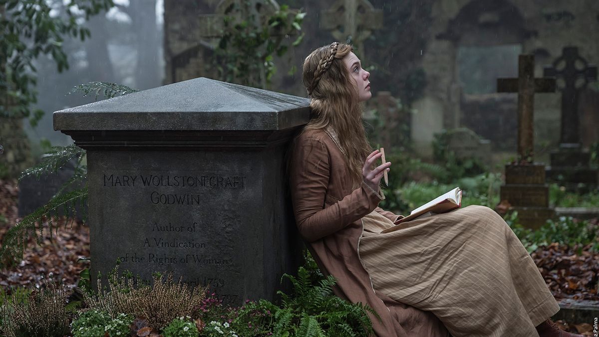 Elle Fanning como Mary Wollstonecraft Godwin, la joven escritora de Frankestein. Elle Fanning como Mary Wollstonecraft Godwin, la joven escritora de Frankestein.