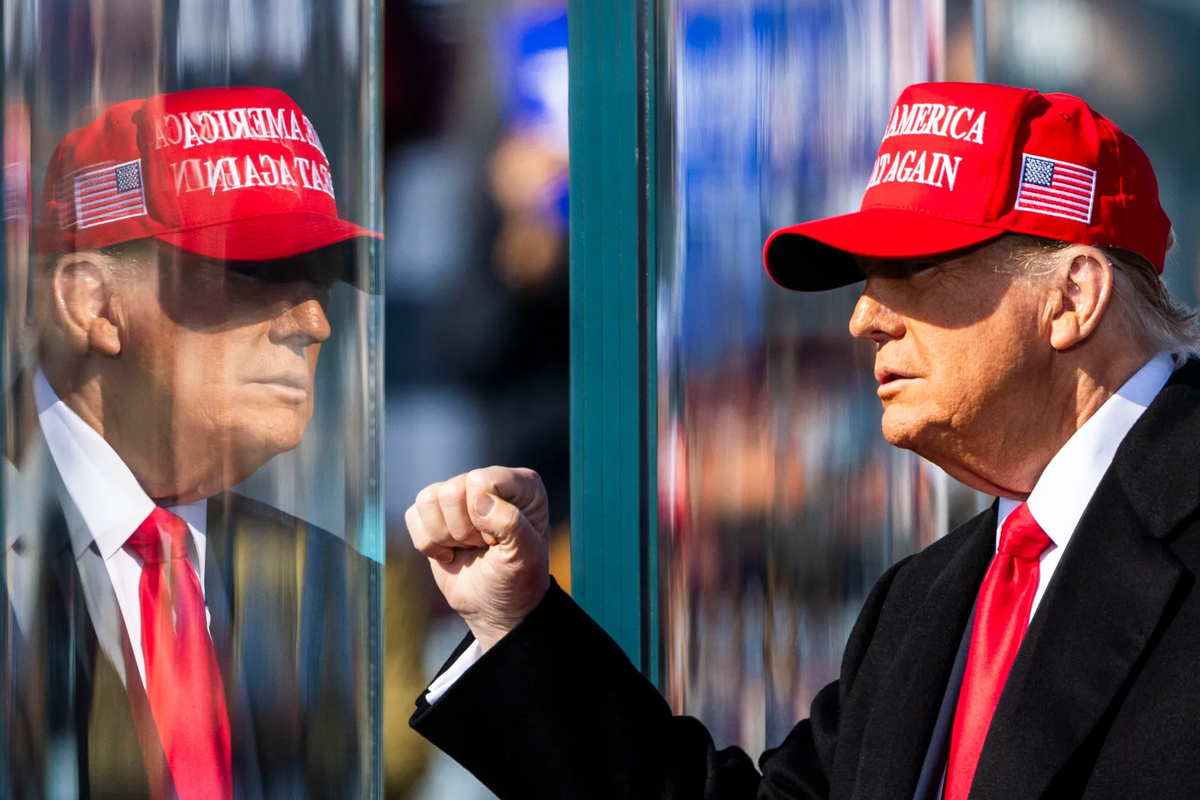 Donald Trump hizo promesas a los votantes latinos durante su campaña, dirigidas a mejorarles la situación económica y migratoria. Donald Trump hizo promesas a los votantes latinos durante su campaña, dirigidas a mejorarles la situación económica y migratoria.