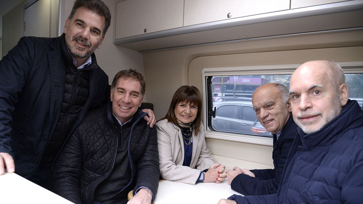 "Con Néstor, Horacio, Diego y Cristian seguimos recorriendo Buenos Aires. La fuerza de un país ordenado está en la unidad", escribió Patricia Bullrich. "Con Néstor, Horacio, Diego y Cristian seguimos recorriendo Buenos Aires. La fuerza de un país ordenado está en la unidad", escribió Patricia Bullrich.