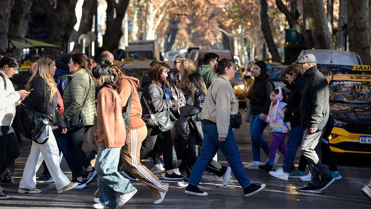 El corazón del Gran Mendoza. La Ciudad atiende servicios y comercio a casi 450.000 personas cada día. El corazón del Gran Mendoza. La Ciudad atiende servicios y comercio a casi 450.000 personas cada día.