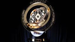 El trofeo espera por el ganador de la primera edición.