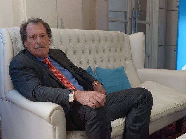 El hombre que sólo con U$S5.000 llegó a ser dueño de un banco