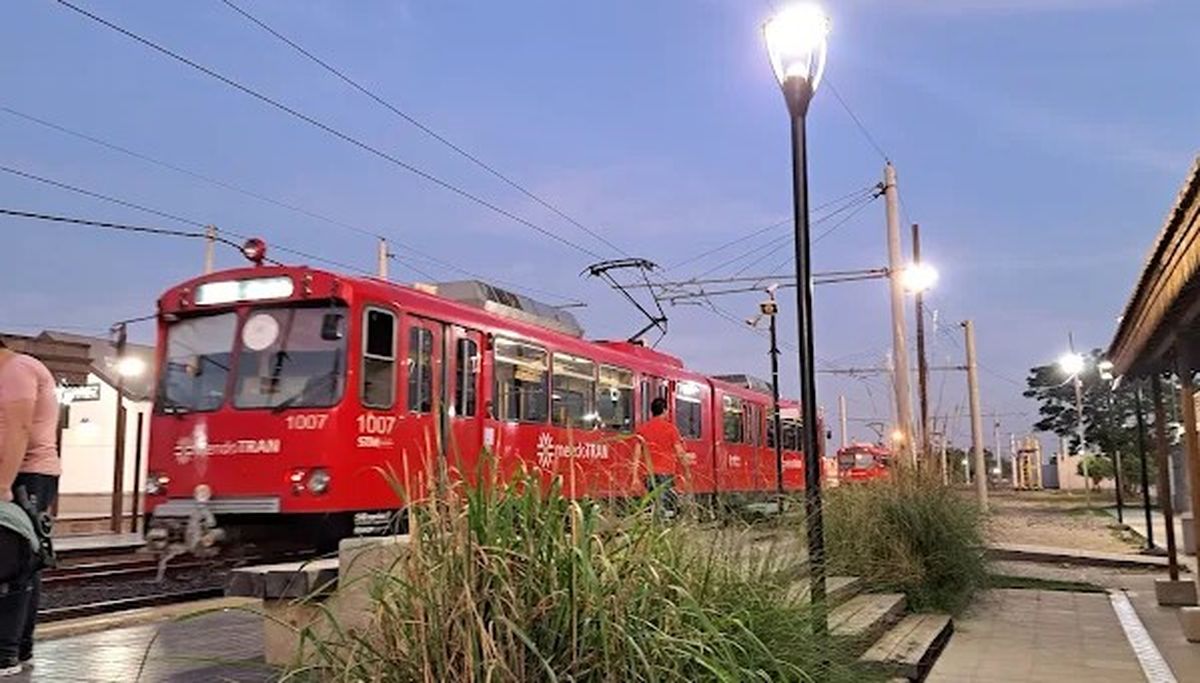Está proyectado que el Tren de4 Cercanías conecte con el Metrotranvía. Está proyectado que el Tren de4 Cercanías conecte con el Metrotranvía.