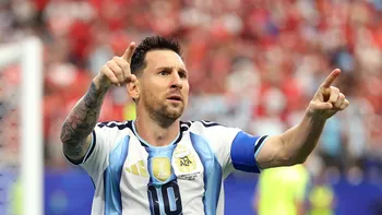 La Selección argentina le ganó a Austria con dos goles de Messi, el goleador de los mundiales, y se clasificó
