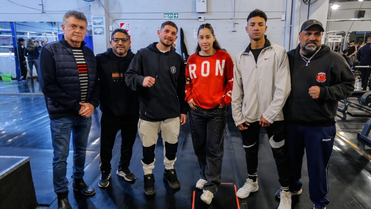 El promotor de boxeo Jorge Pandolfino anunció este miércoles que Juan Carrasco no peleará el 29 en el Polimeni. Estvo junto al entrenador Pablo Chacón