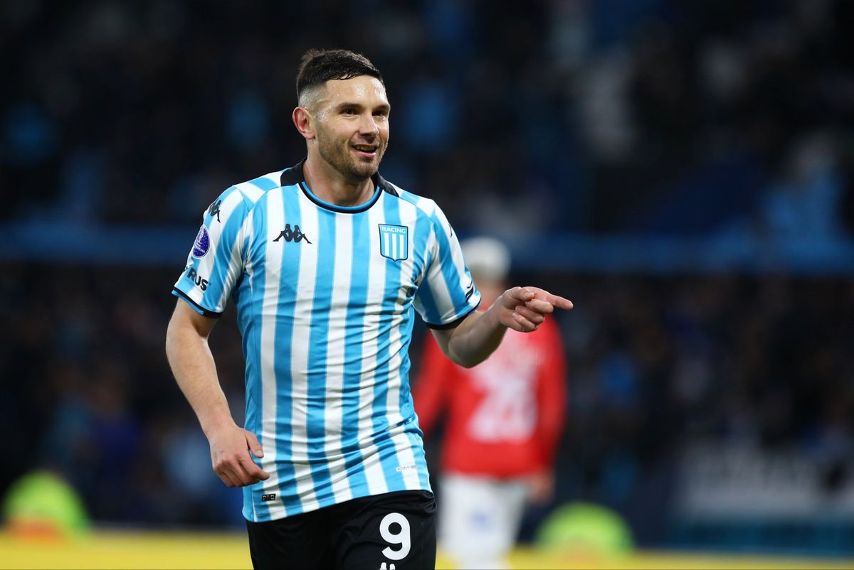 Maravilla Martínez aportó en la goleada de Racing.