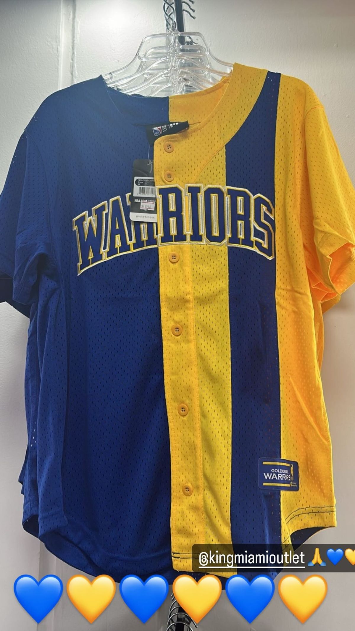 Otra publicación azul y oro del Rey Arturo Otra publicación azul y oro del Rey Arturo