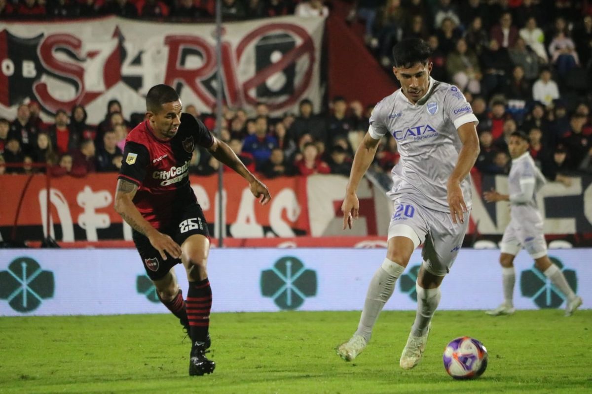 Godoy Cruz se mide con Newell's en el Parque Independencia de Rosario Godoy Cruz se mide con Newell's en el Parque Independencia de Rosario