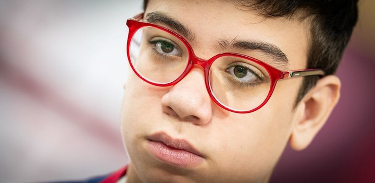 En el mundo del ajedrez, dicen que la mirada filosa de Faustino se parece a la de Kasparov. En el mundo del ajedrez, dicen que la mirada filosa de Faustino se parece a la de Kasparov.