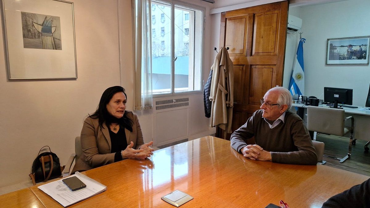 Mediante una presentación a cargo de las cátedras de aguas y ambiente se presentó los aportes que se proponen alanteproyecto del código de aguas de la Provincia. Mediante una presentación a cargo de las cátedras de aguas y ambiente se presentó los aportes que se proponen alanteproyecto del código de aguas de la Provincia.