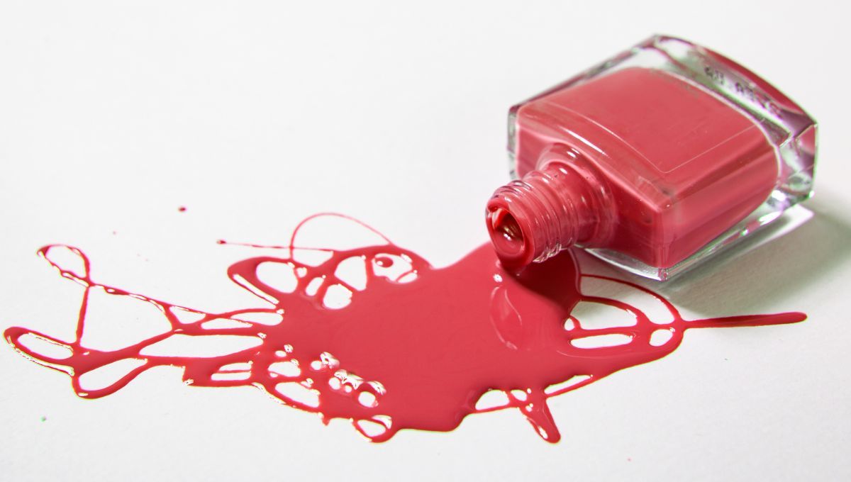 Si tus esmaltes se secaron o se terminaron, te enseñamos a reciclarlos y convertirlos en este objeto de decoración