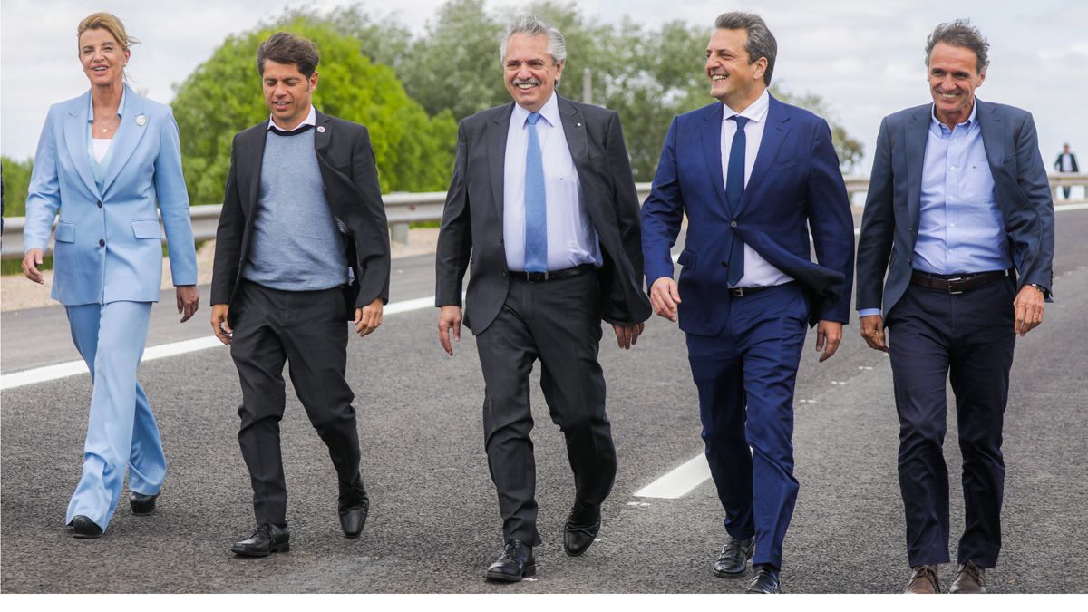 La intendenta de Cañuelas, Marisa Fassi; el gobernador de Buenos Aires, Axel Kicillof; el presidente Alberto Fernández y los ministros Sergio Massa y Gabriel Katopodis.