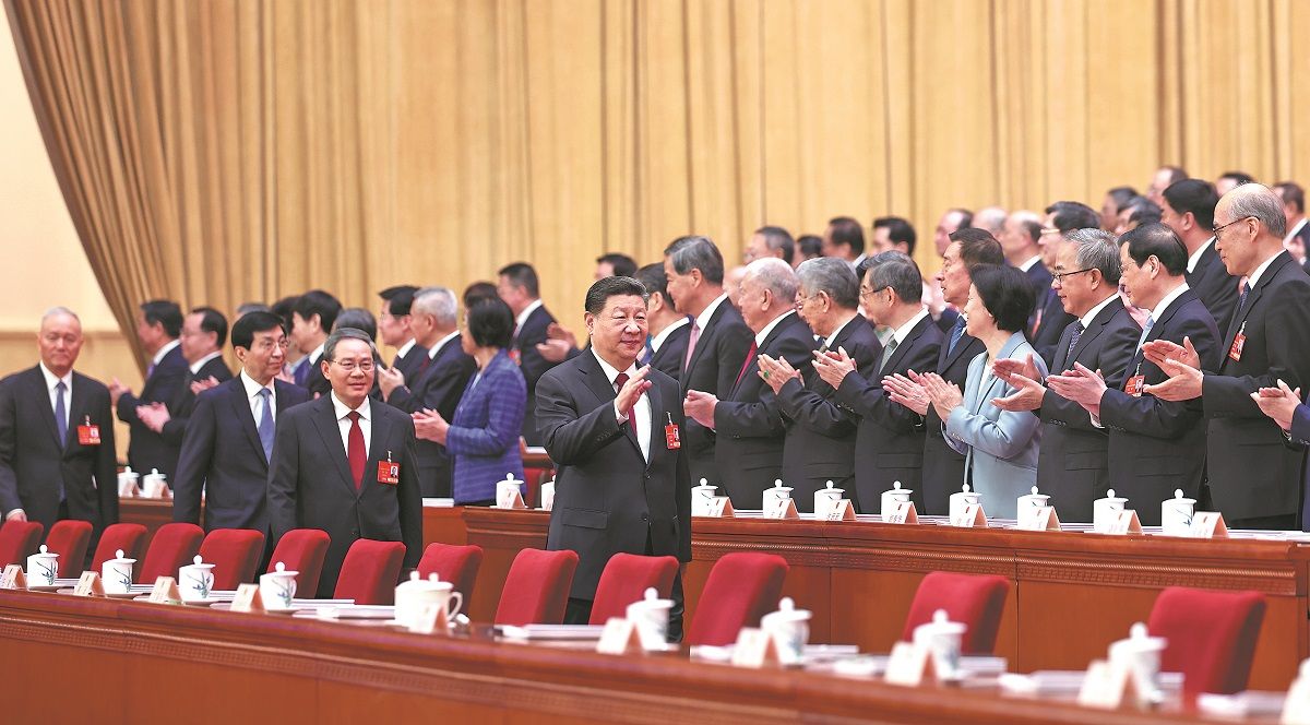 El presidente Xi Jinping y otros líderes chinos asisten a la reunión inaugural de la tercera sesión de la XIV Asamblea Popular Nacional en el Gran Palacio del Pueblo en Beijing el 5 de marzo. FENG YONGBIN / CHINA DAILY