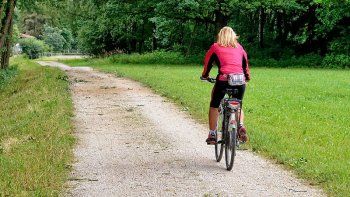 Una adolescente fue de Alemania a Polonia en bici para ver a su abuela